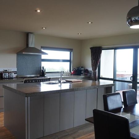 White House Bed & Breakfast Paraparaumu Exterior photo